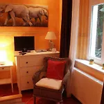 Edinburgh Hotel 3*